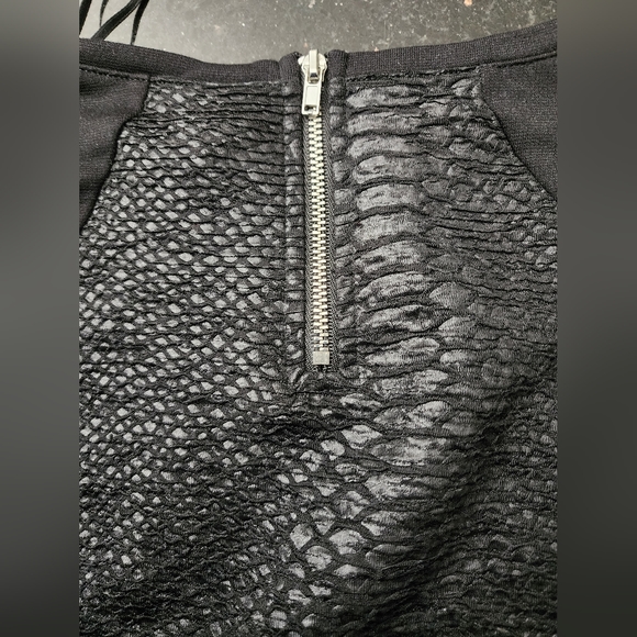 H&M DIVIDED Bodycon Black/Animal Pattern Fitted Long Sleeve Mini Dress. Size: 4 - Picture 4 of 8